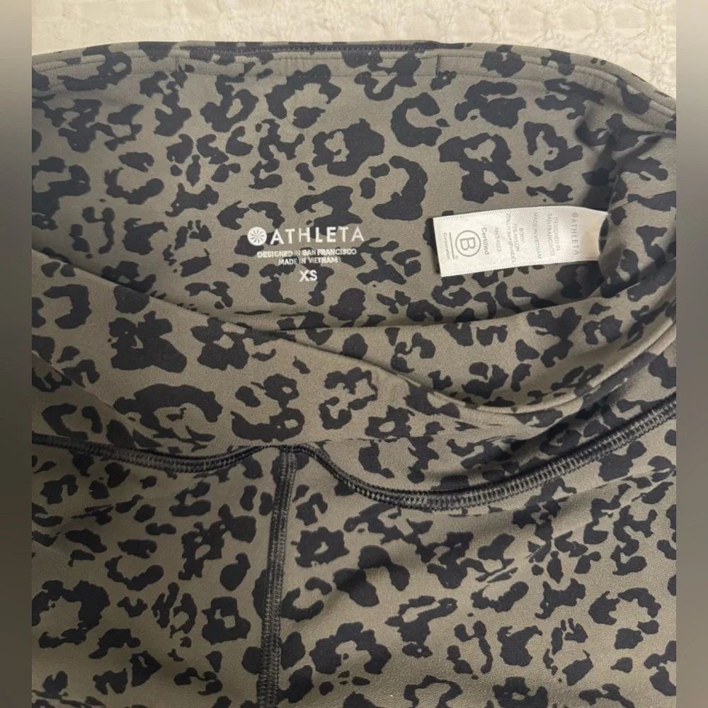 Athleta Black and Green Leopard Print Leggings, Size XSmall - Picture 4 of 6